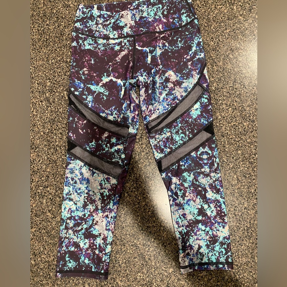 Fabletics workout crop leggings.